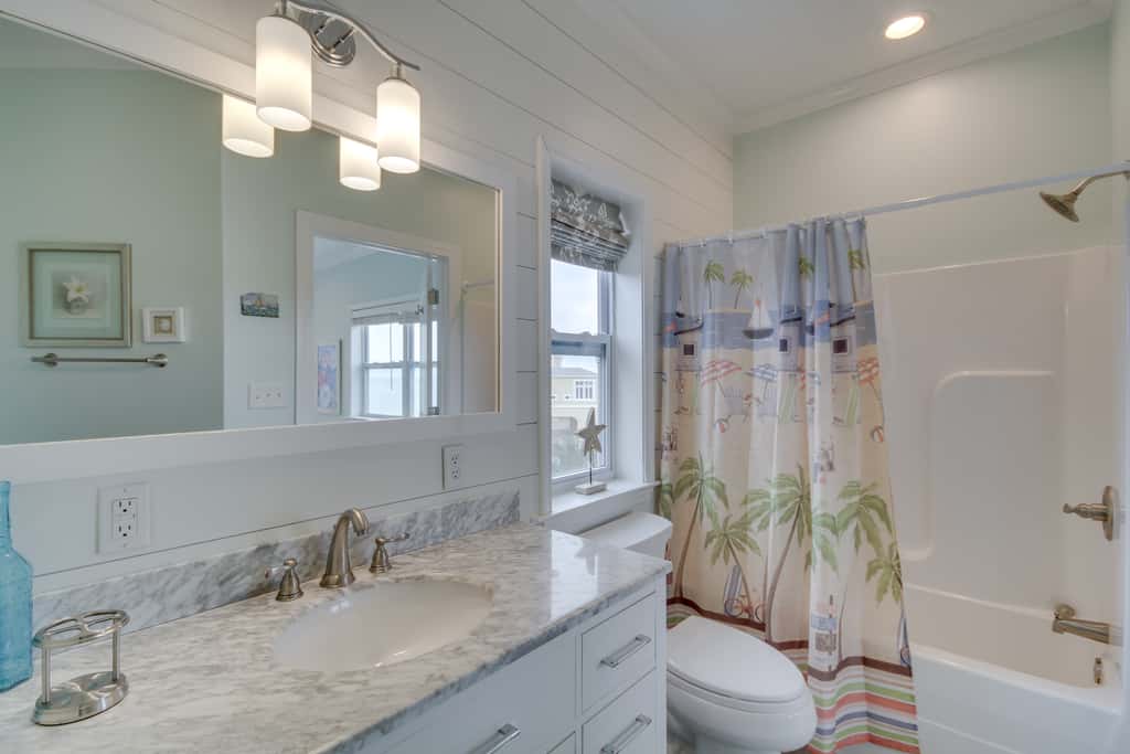 Ocean Springs 'Magnolia Beach House' on Pvt Beach!