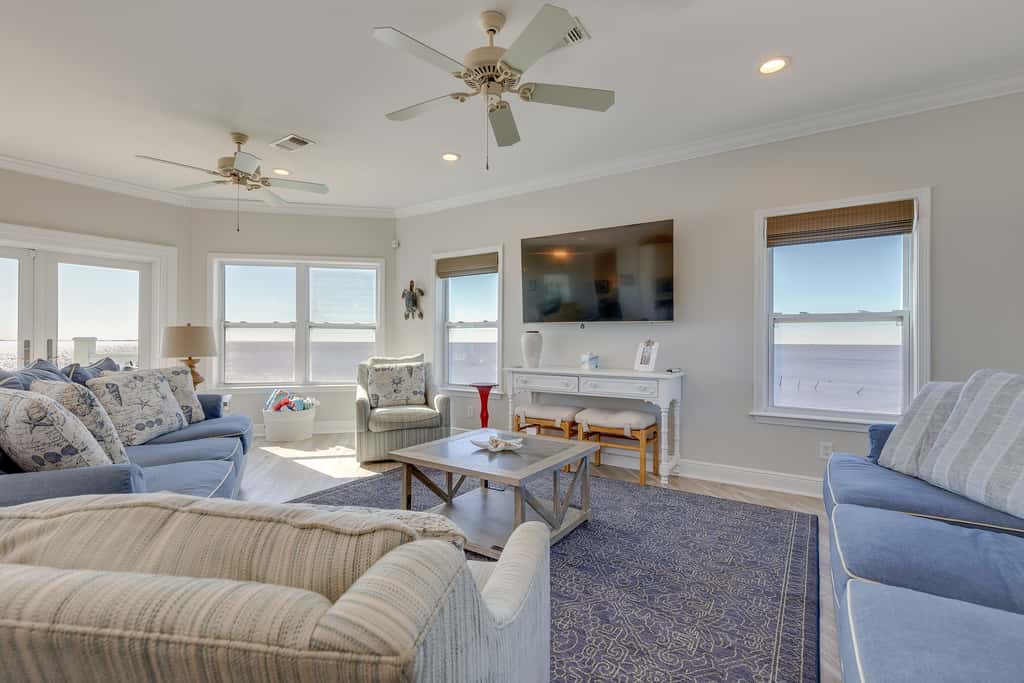 Ocean Springs 'Magnolia Beach House' on Pvt Beach!