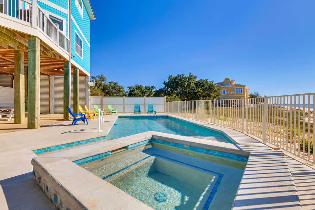 Ocean Springs 'Magnolia Beach House' on Pvt Beach!