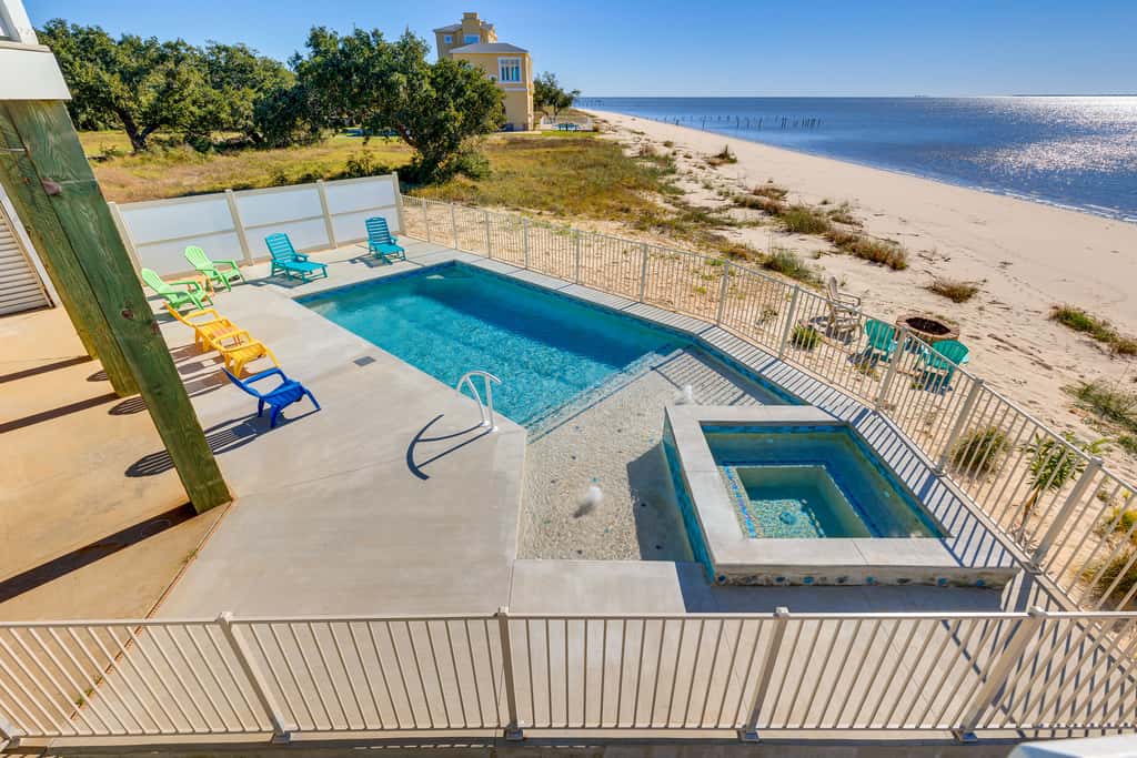 Ocean Springs 'Magnolia Beach House' on Pvt Beach!