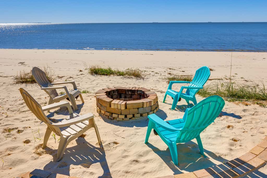 Ocean Springs 'Magnolia Beach House' on Pvt Beach!