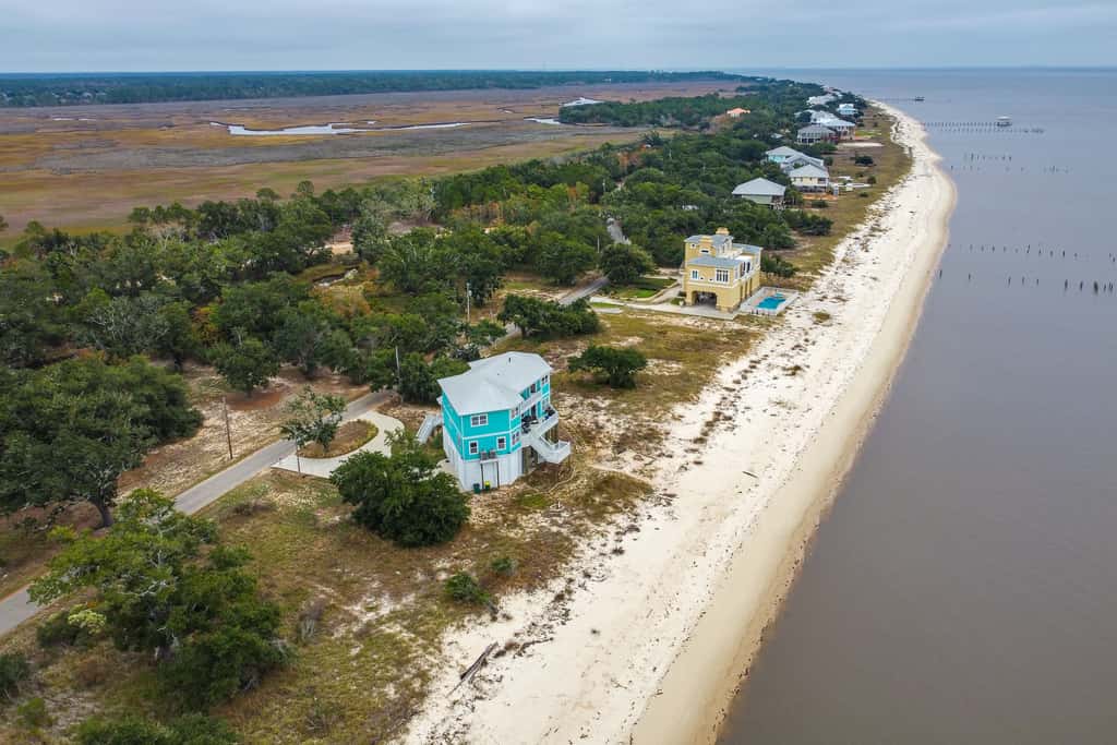 Ocean Springs 'Magnolia Beach House' on Pvt Beach!