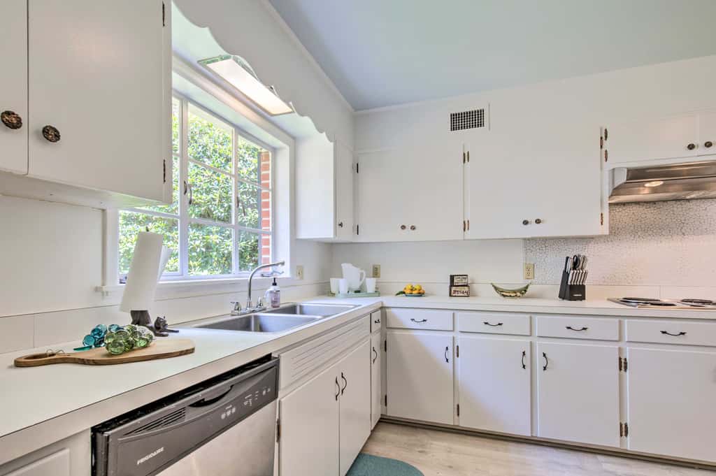 Ocean Springs Home - Walk to Beach & Downtown!