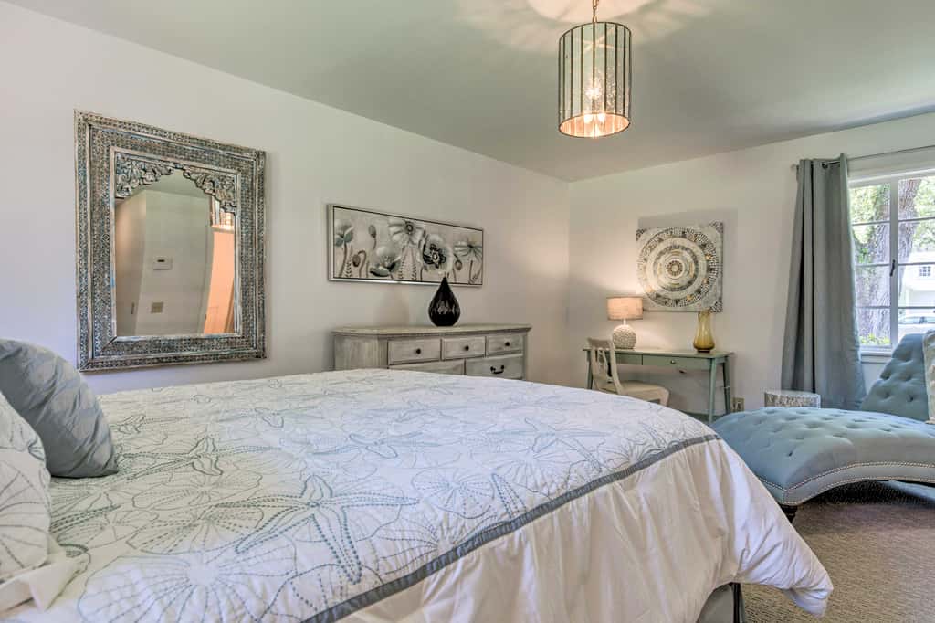 Ocean Springs Home - Walk to Beach & Downtown!