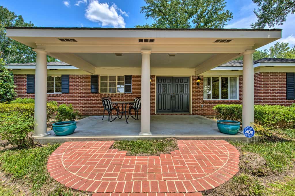 Ocean Springs Home - Walk to Beach & Downtown!