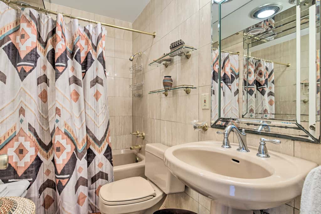 Ocean Springs Home - Walk to Beach & Downtown!