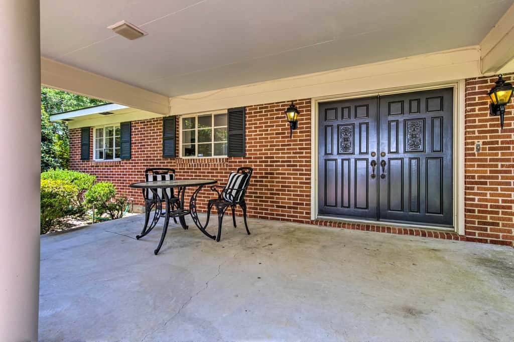 Ocean Springs Home - Walk to Beach & Downtown!