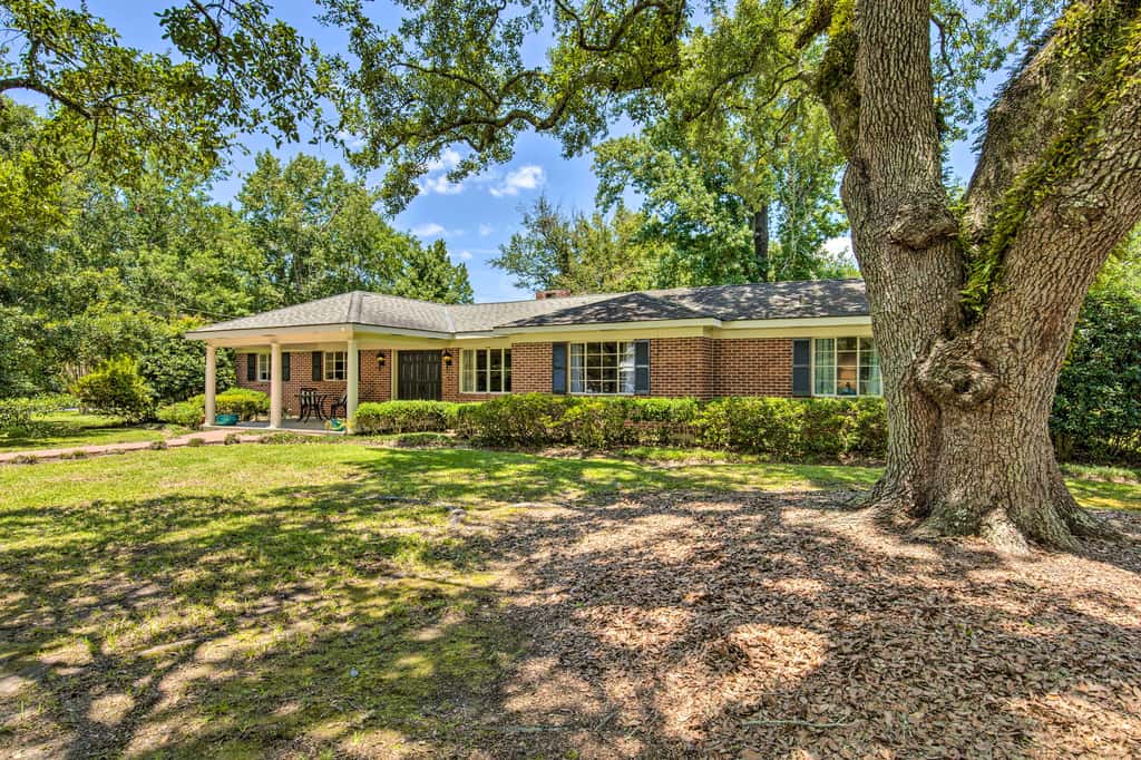 Ocean Springs Home - Walk to Beach & Downtown!