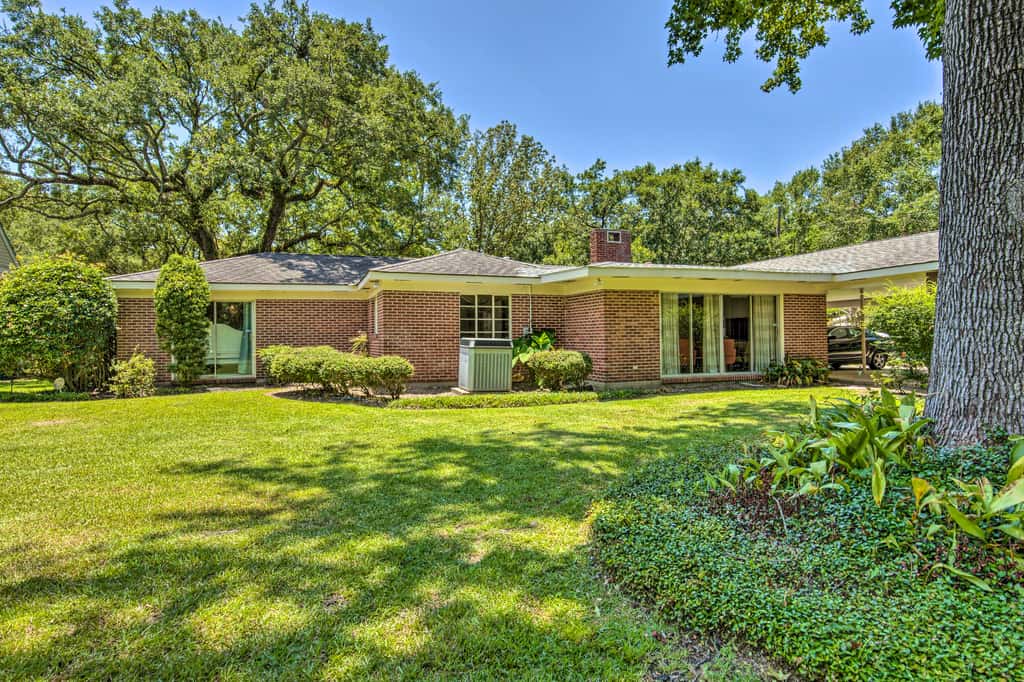 Ocean Springs Home - Walk to Beach & Downtown!