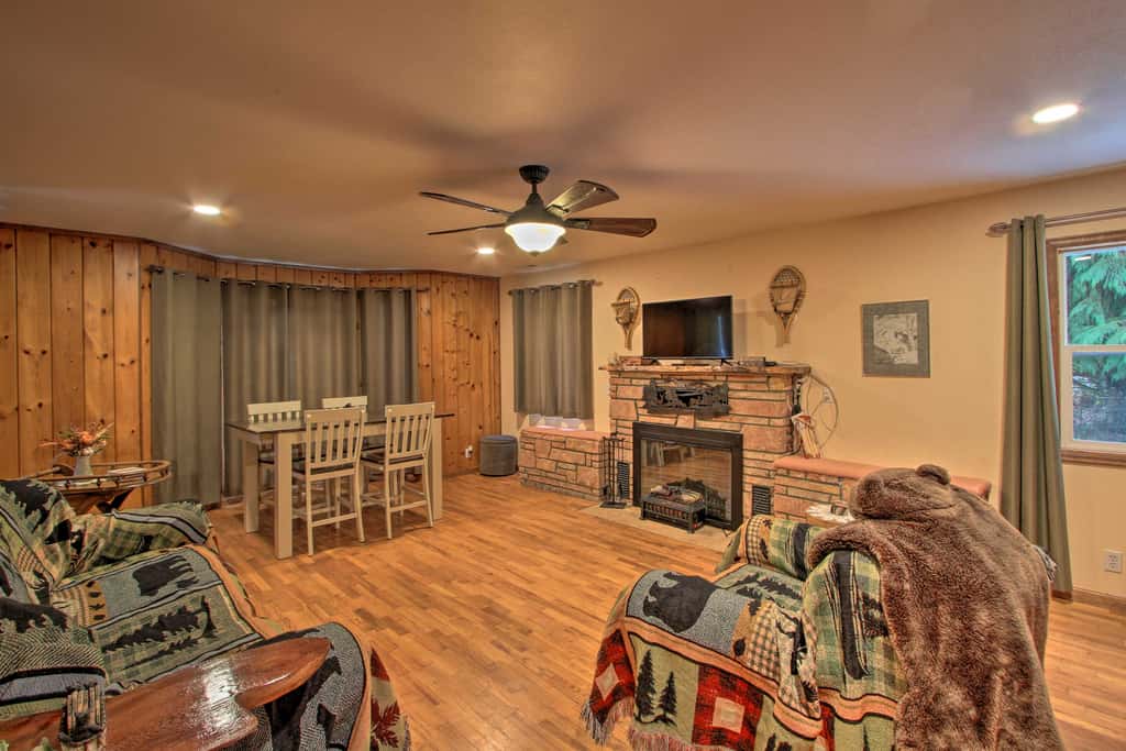 Packwood Getaway w/ Game Room, Grill & Patio