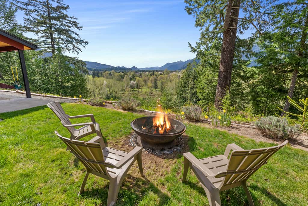 Skiing Or Hiking: Perfect Location!