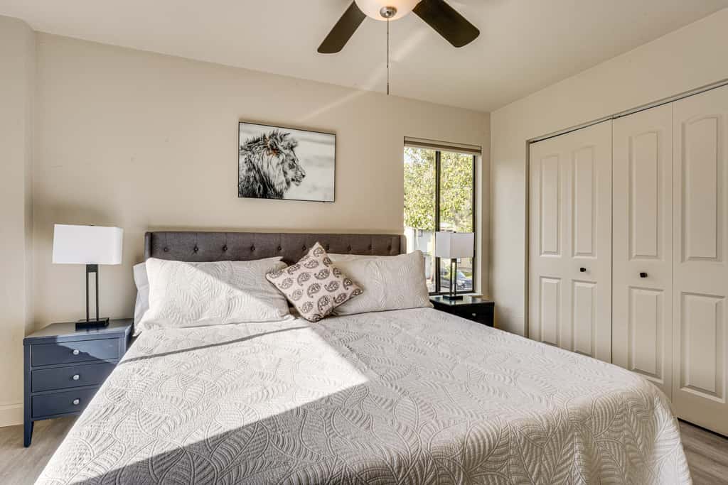 2 Mi to UF Campus: Modern Condo w/ Pool Access!