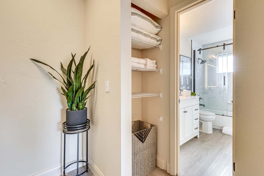 2 Mi to UF Campus: Modern Condo w/ Pool Access!