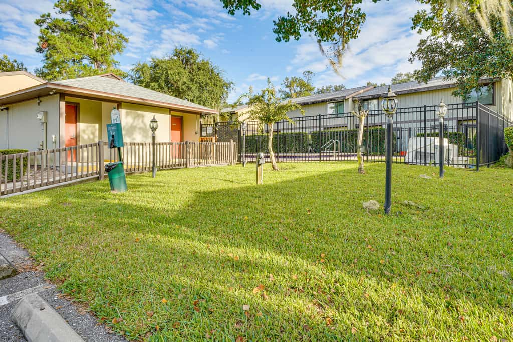 2 Mi to UF Campus: Modern Condo w/ Pool Access!