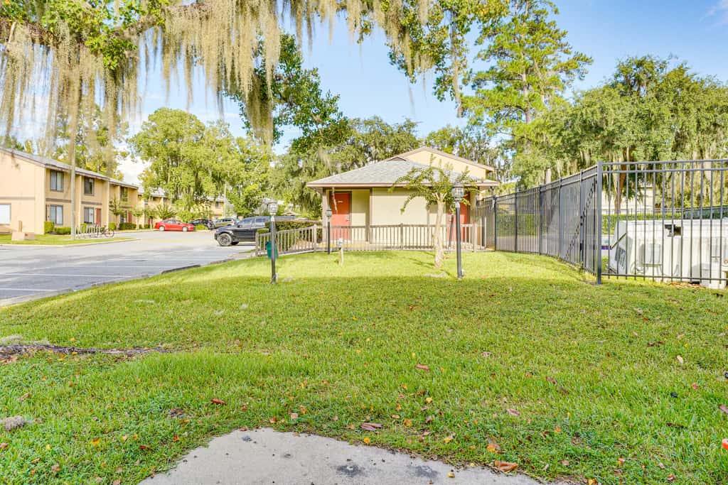 2 Mi to UF Campus: Modern Condo w/ Pool Access!