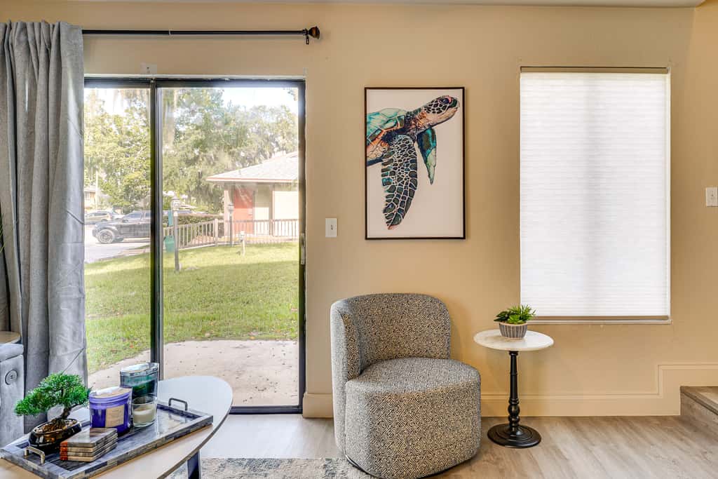 2 Mi to UF Campus: Modern Condo w/ Pool Access!