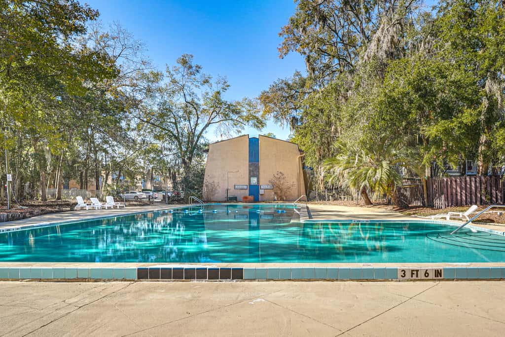 Pool Access! UF + Game Day Base in Gainesville