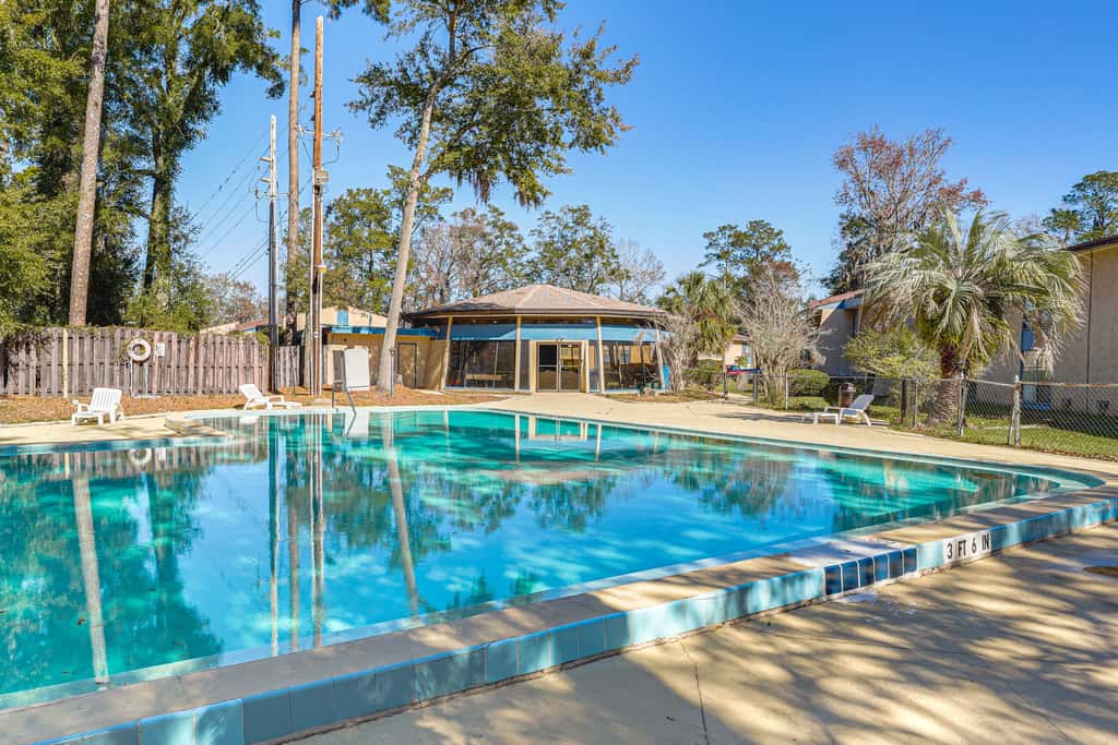 Pool Access! UF + Game Day Base in Gainesville
