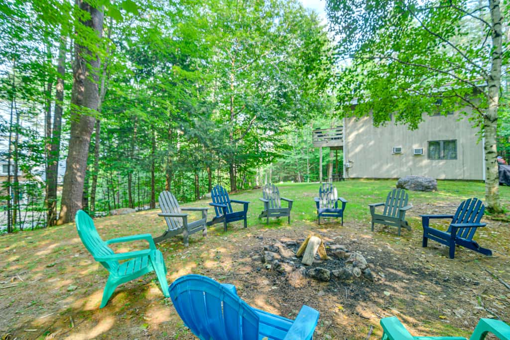 Peaceful Highland Lake Home w/ Kayaks, Dock Access