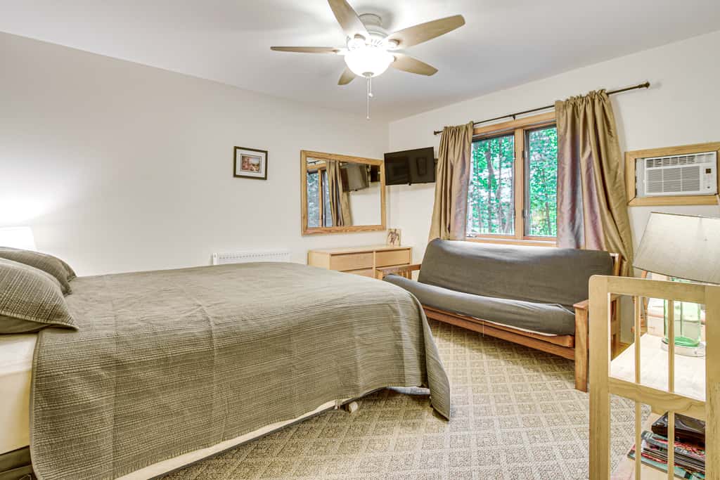 Peaceful Highland Lake Home w/ Kayaks, Dock Access