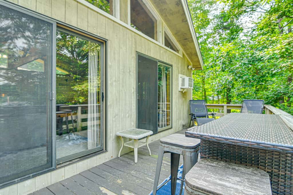 Peaceful Highland Lake Home w/ Kayaks, Dock Access
