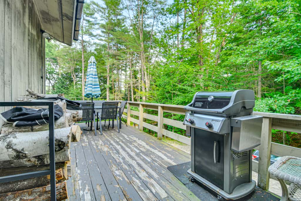 Peaceful Highland Lake Home w/ Kayaks, Dock Access