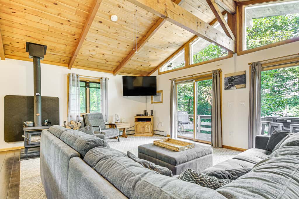 Peaceful Highland Lake Home w/ Kayaks, Dock Access