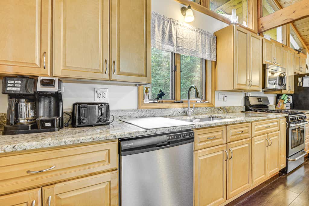 Peaceful Highland Lake Home w/ Kayaks, Dock Access