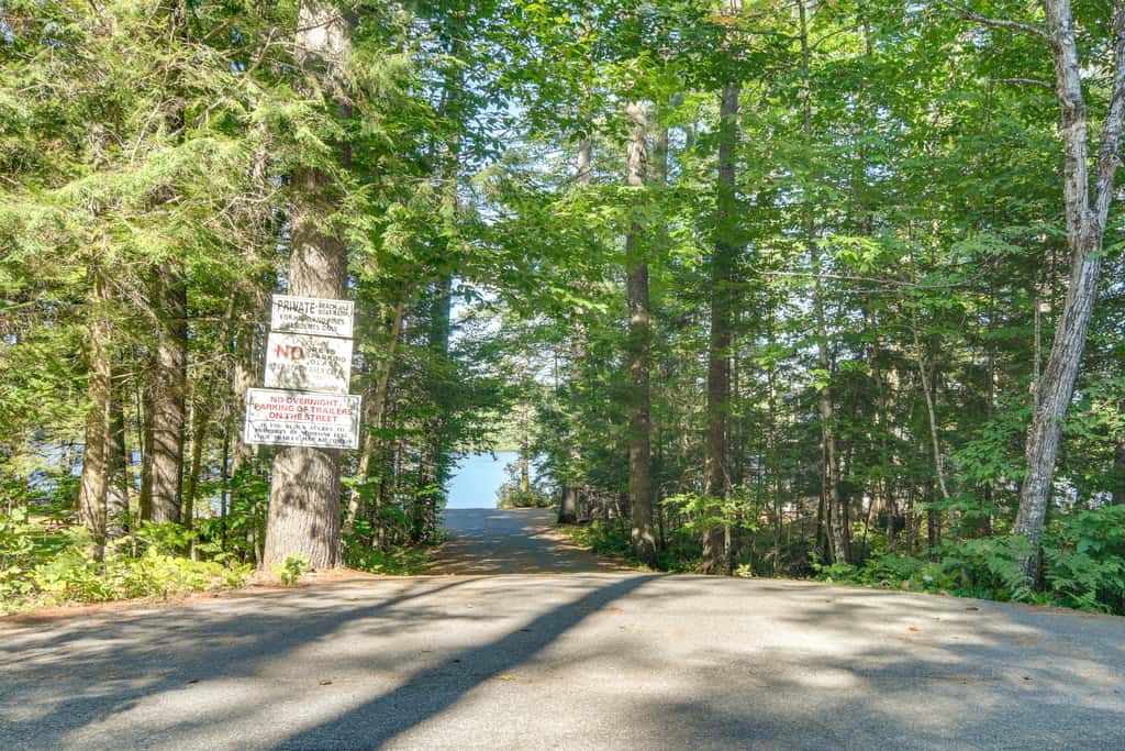Peaceful Highland Lake Home w/ Kayaks, Dock Access