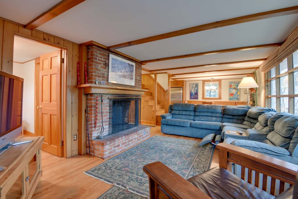 North Conway Home < Walk to Slopes at Cranmore!