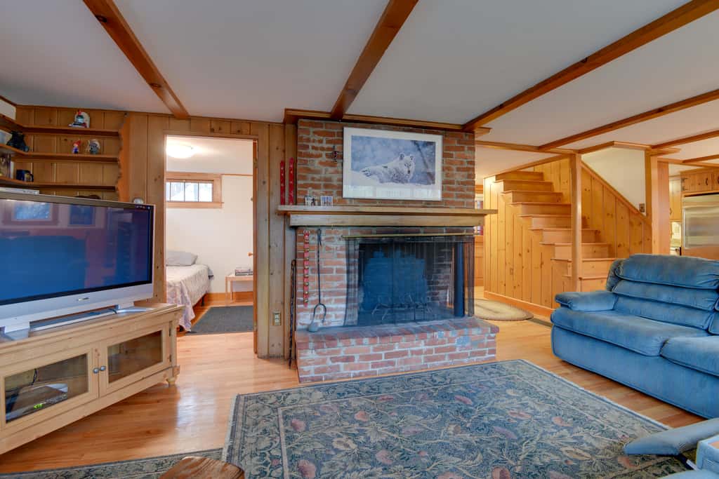 North Conway Home < Walk to Slopes at Cranmore!