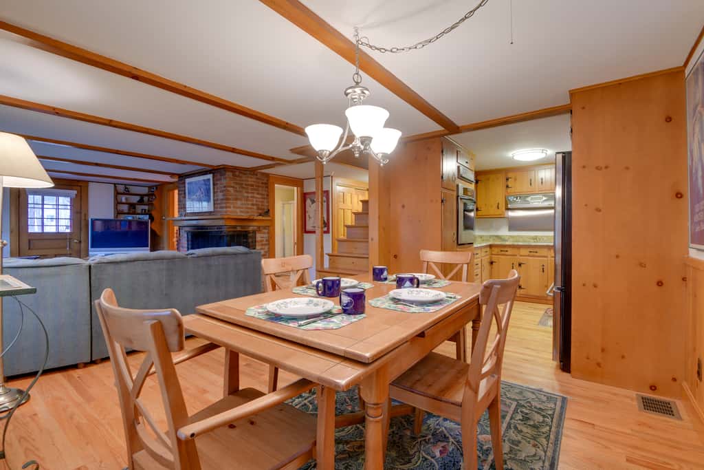 North Conway Home < Walk to Slopes at Cranmore!