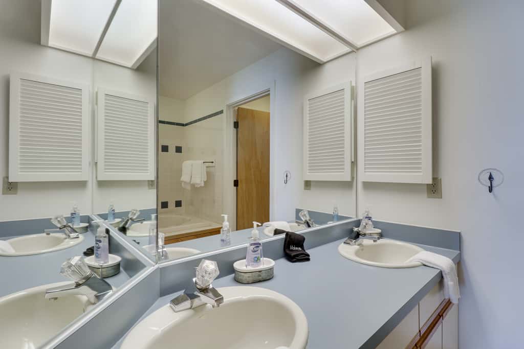 All-Season Fun! Wintergreen Resort Condo w/ Views