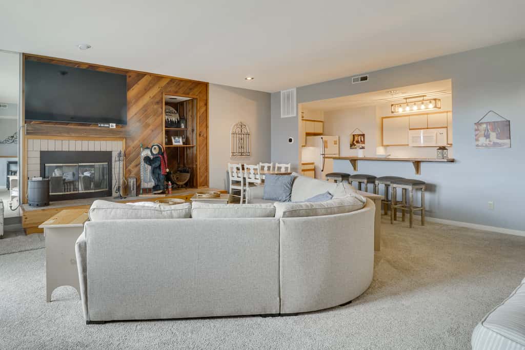 All-Season Fun! Wintergreen Resort Condo w/ Views