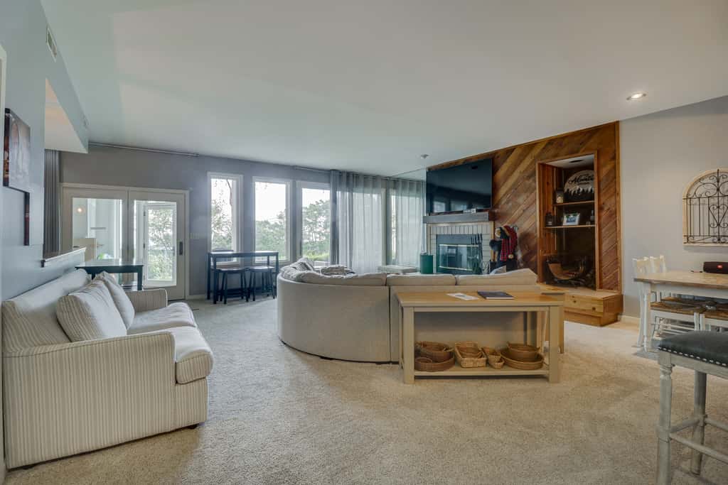 All-Season Fun! Wintergreen Resort Condo w/ Views