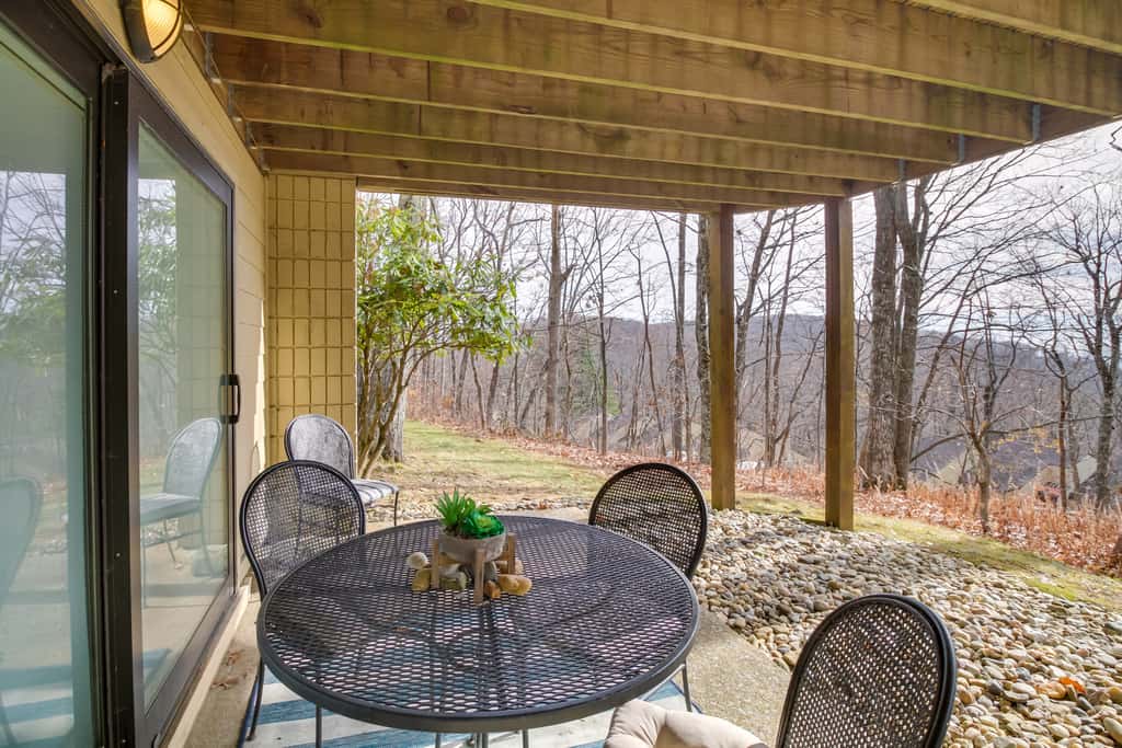 Wintergreen Resort Getaway w/ Deck, Mountain View!