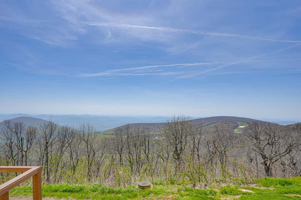 Pool Access: Scenic Condo in Wintergreen Resort!