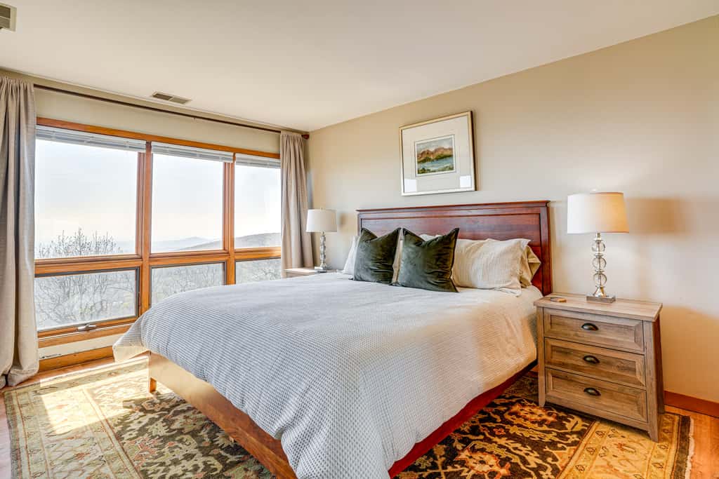 Pool Access: Scenic Condo in Wintergreen Resort!