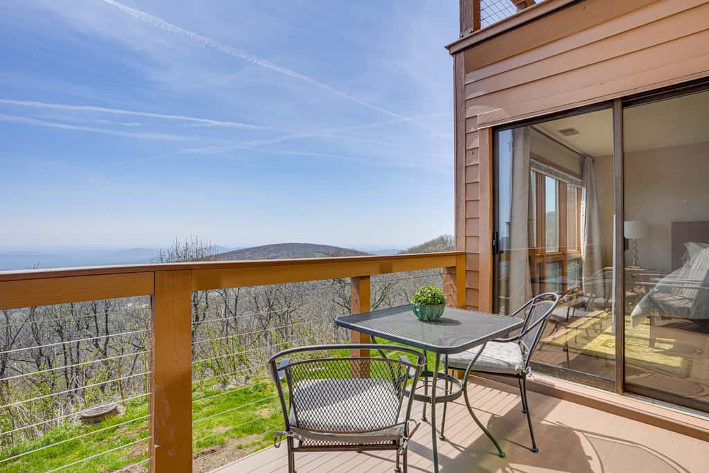Pool Access: Scenic Condo in Wintergreen Resort!