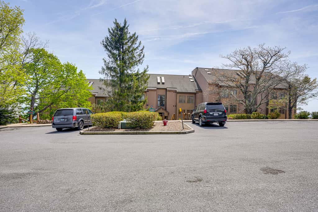 Pool Access: Scenic Condo in Wintergreen Resort!