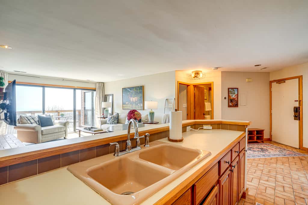Pool Access: Scenic Condo in Wintergreen Resort!