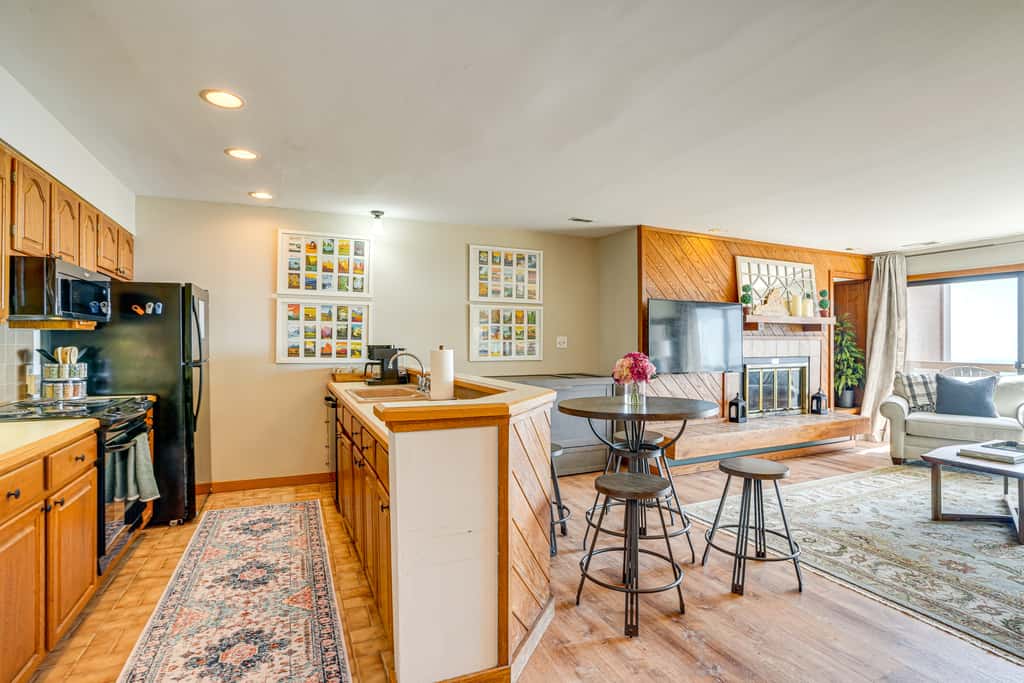 Pool Access: Scenic Condo in Wintergreen Resort!