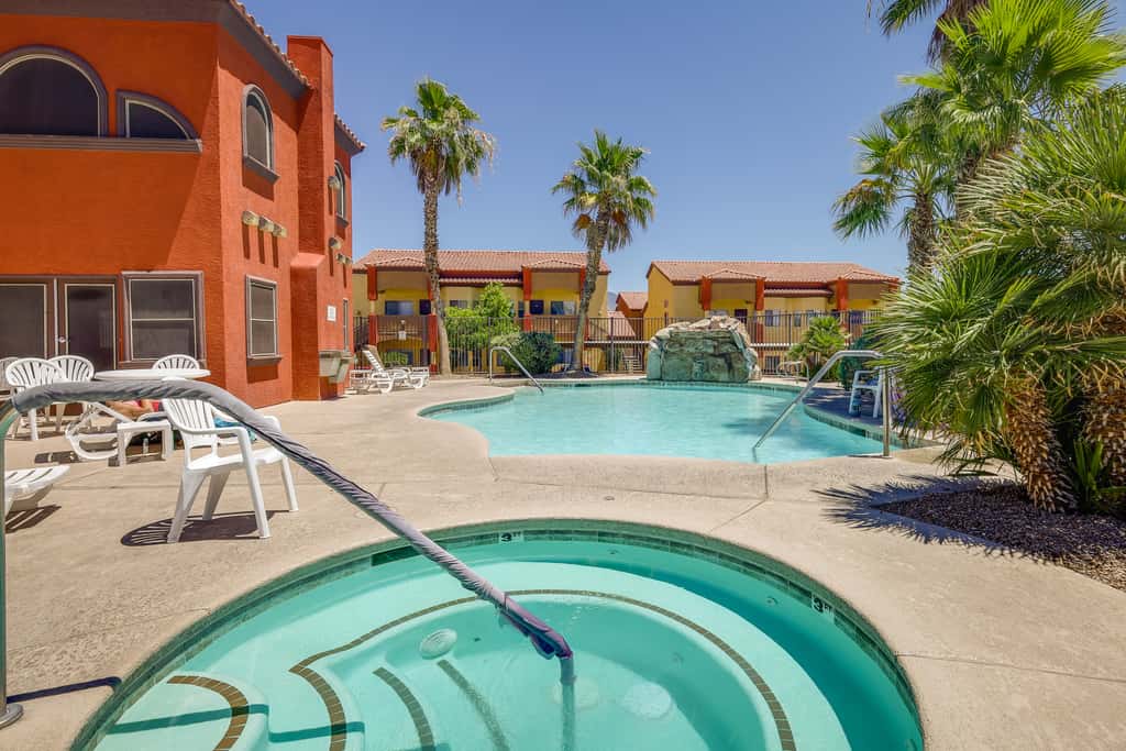 Mesquite Condo w/ Community Pool & Hot Tub!