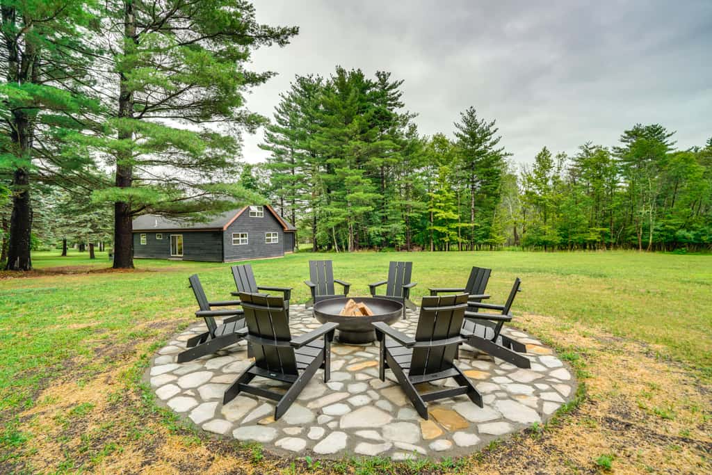 Stylish Catskills Retreat: Year-Round Adventure!