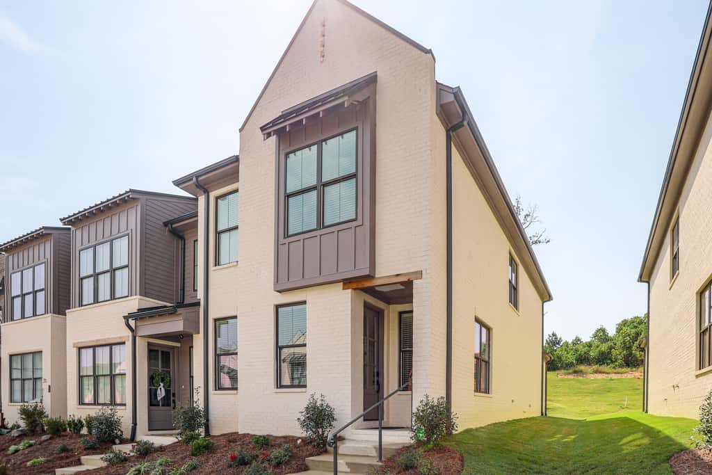 King Suites for Every Couple, Kickoff 3 Mi