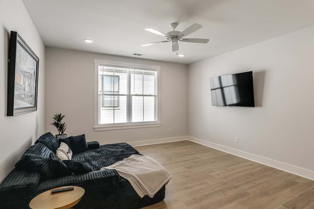 King Suites for Every Couple, Kickoff 3 Mi