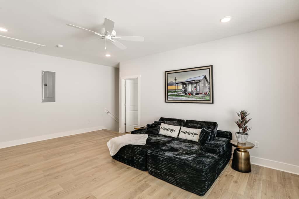 King Suites for Every Couple, Kickoff 3 Mi