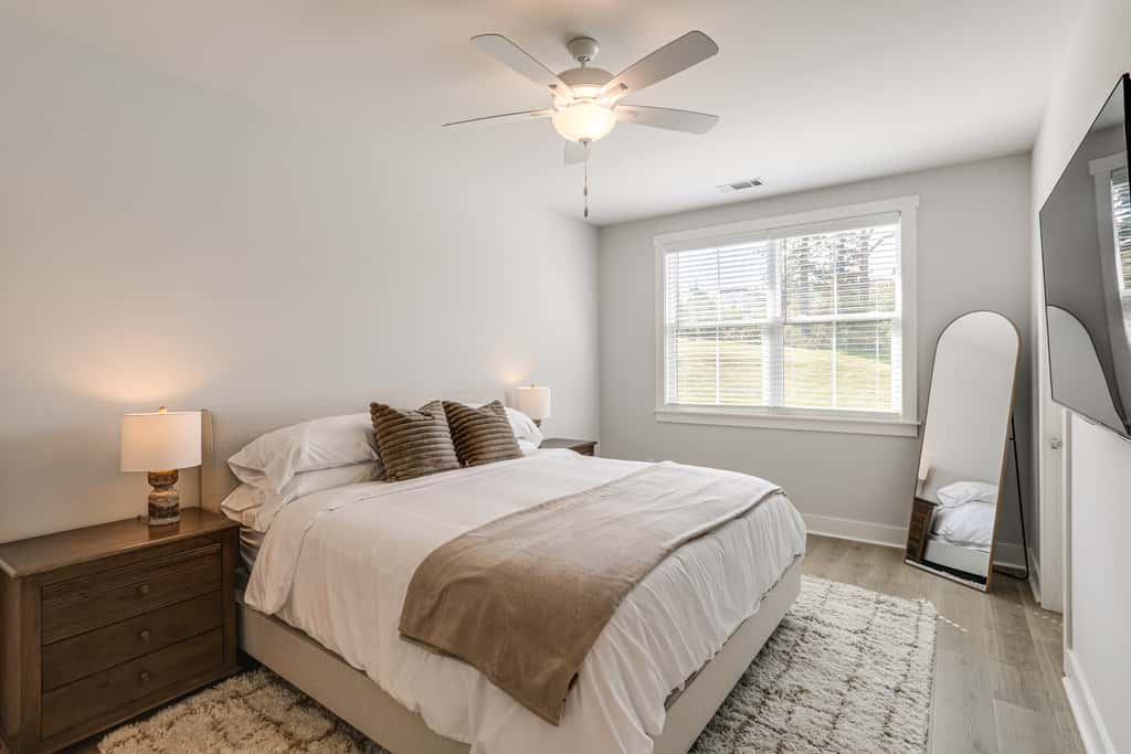 King Suites for Every Couple, Kickoff 3 Mi