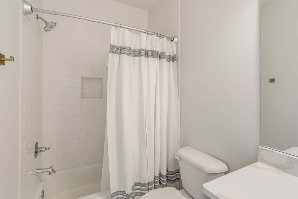 King Suites for Every Couple, Kickoff 3 Mi