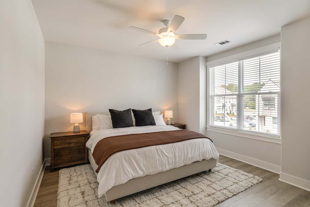 King Suites for Every Couple, Kickoff 3 Mi